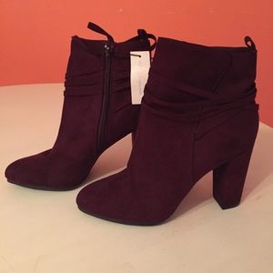 NY&CO Burgundy Ankle Boots Straps Heels Size 9 NWT